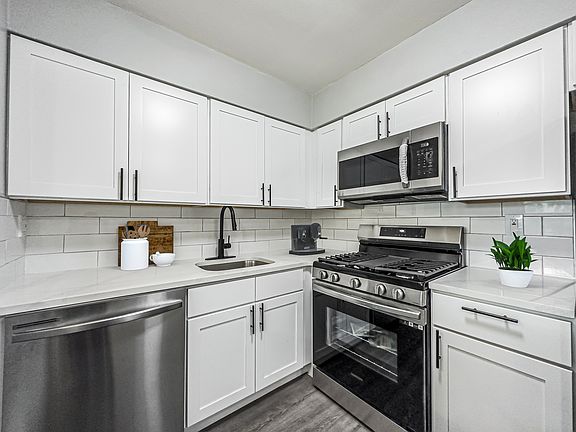 3rd image of 39 S Pine Ave #07123fb33