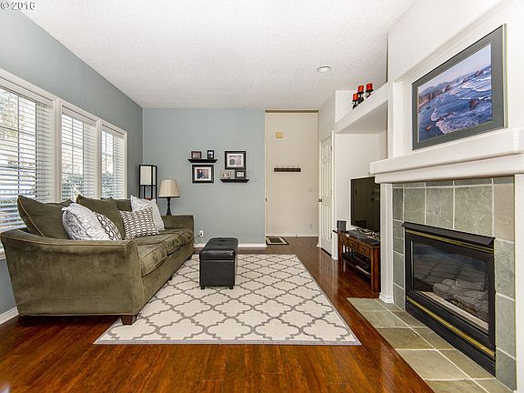 2nd image of 1695 NE Parkside Dr