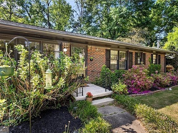 3rd image of 2859 Concord Dr