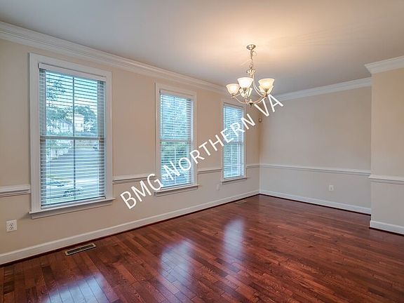 3rd image of 3316 Kemper Rd S