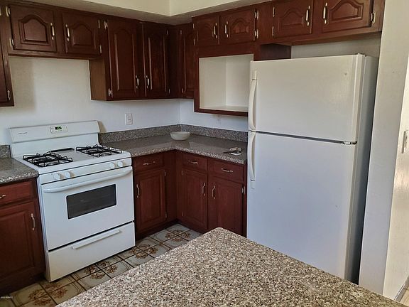 5th image of 919 N Gilbert Ave