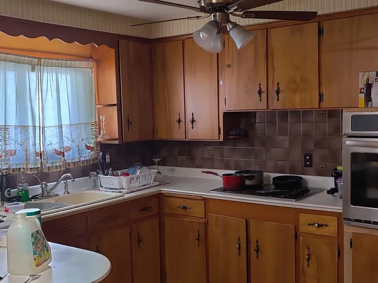 1864 Linwood Ave — Photo 13