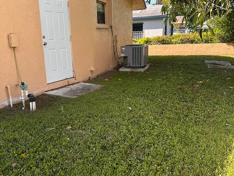 50 NW 8th Ave #1 — Photo 10