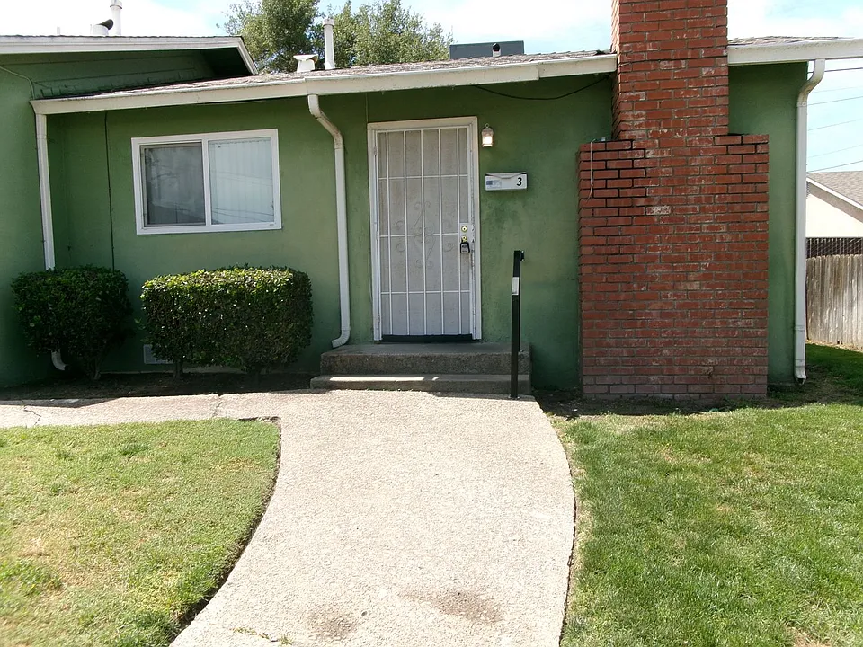 570 Gilbert Ave #1-3