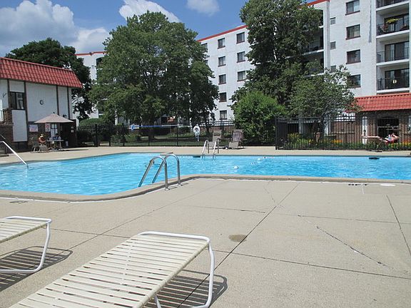 3rd image of 475 Plum Creek Dr APT 107