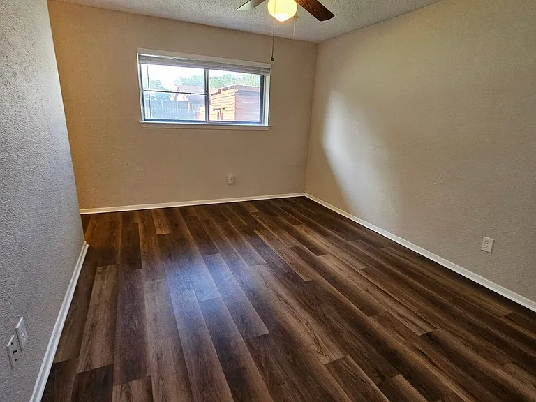 213 Melinda Dr — Photo 37
