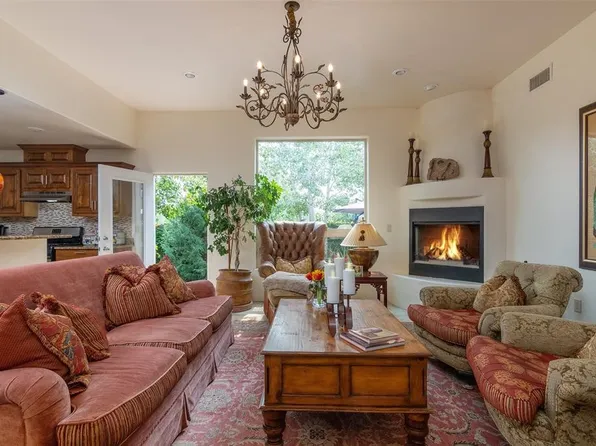 717 Calle Beatrice, Santa Fe, NM 87501