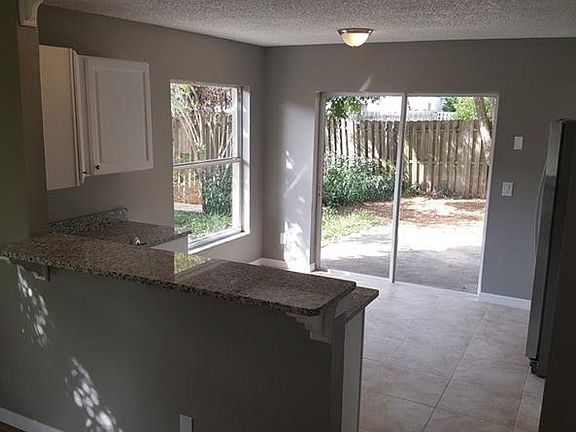 5th image of 3563 Chinaberry Ln