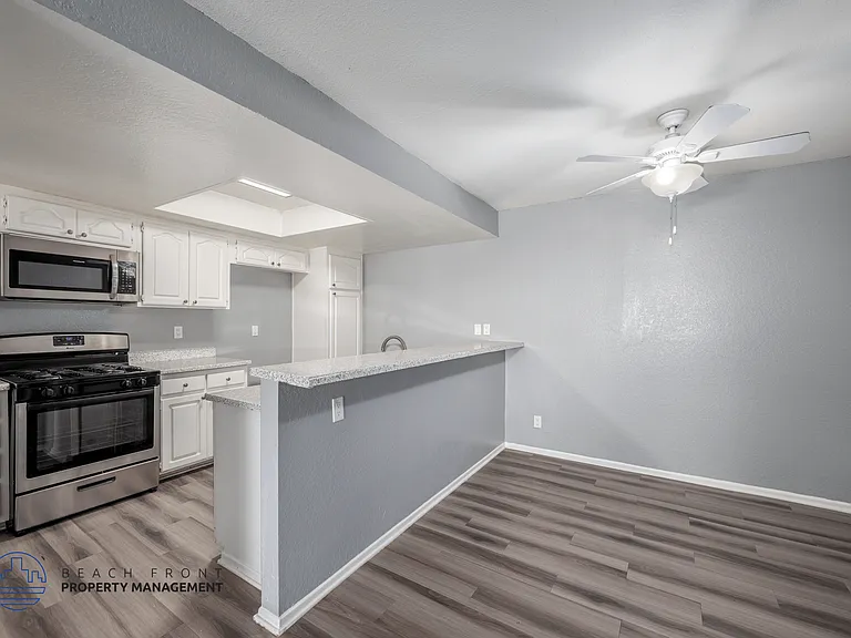 Rollingwood Apartments — Photo 22