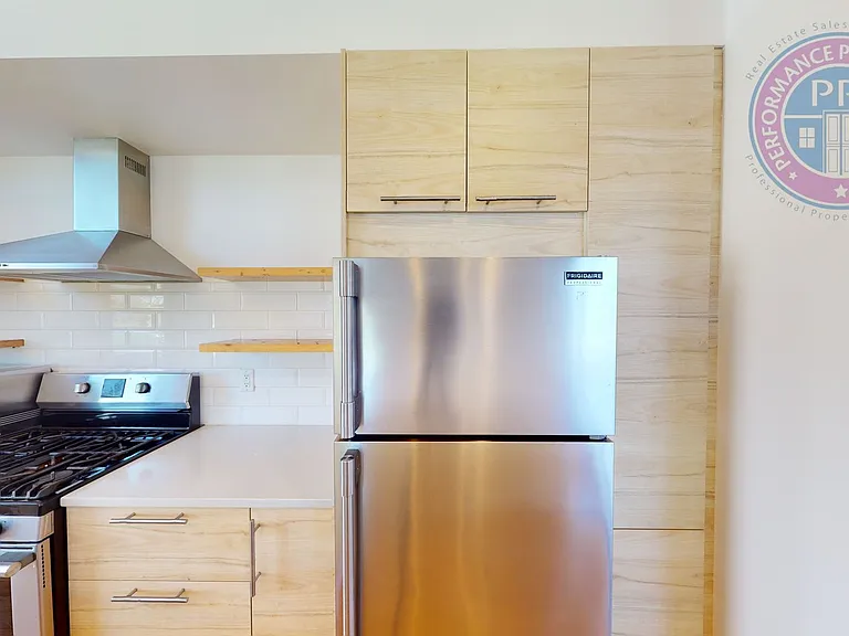 1010 SE 42nd Ave #&-4204 — Photo 9