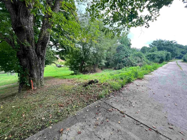 37 Birch St, Grafton, WV 26354