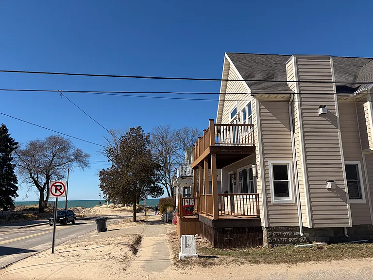209 Park St — Photo 1