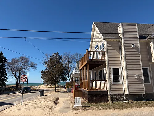 209 Park St Photo 1