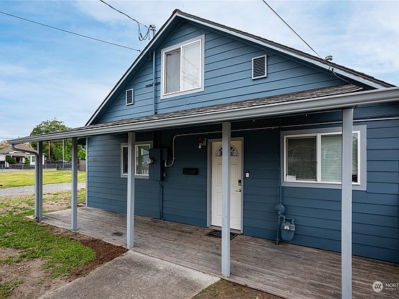 5th image of 216 4th Avenue NE