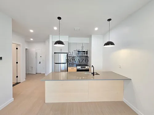 74 Webster St #4D Photo 1