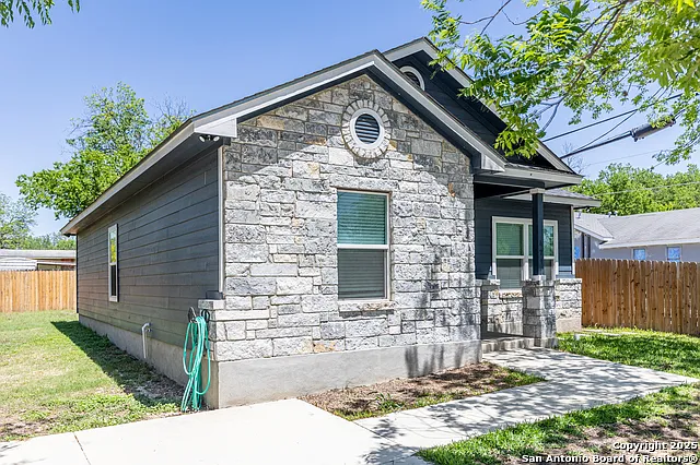 479 Corliss — Photo 3