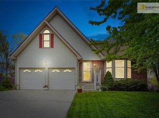 424 NE Victoria Cir, Lees Summit, MO 64086