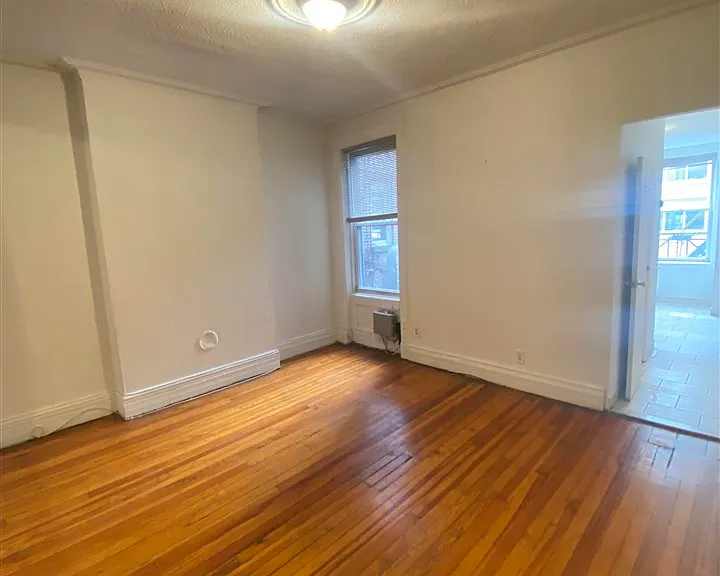 112 14th St #5 — Photo 3