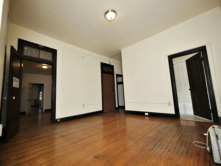 2125 Saint Paul St — Photo 12