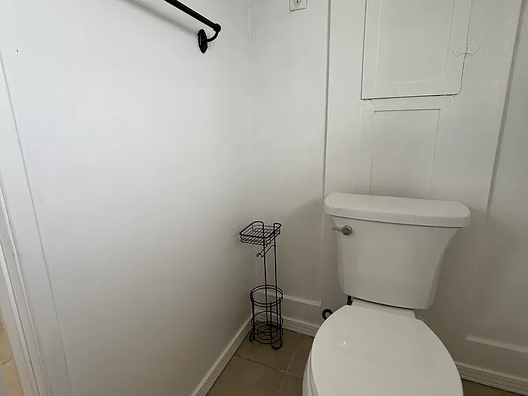 4652 Oakwood Ave — Photo 6