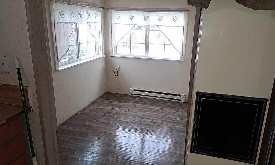 2nd image of 124 E 5th Ave