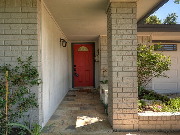 4th image of 110 Tallwood Dr