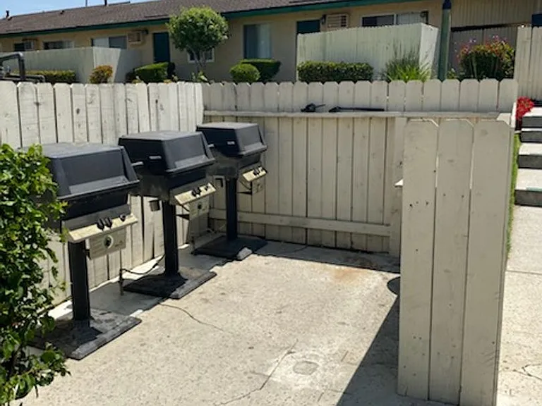 WOODCREST APARTMENTS — Photo 31