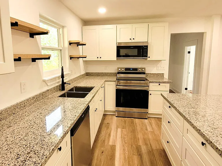 904 Colbert Ave — Photo 4