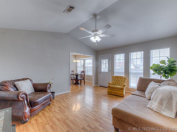 3rd image of 13209 S 85th East Pl