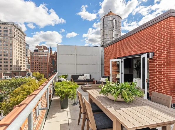 31 West 11th Street image 2 of 20