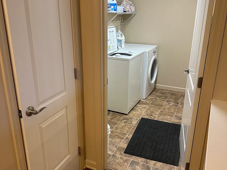 SE Scenic View Dr — Photo 11