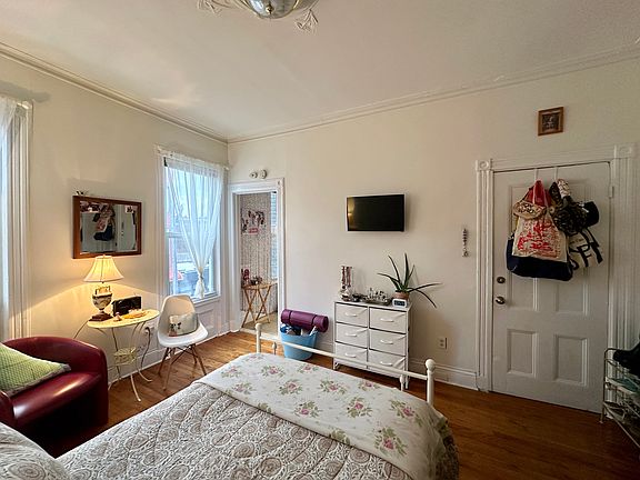 4th image of 36 Lawton St APT 3