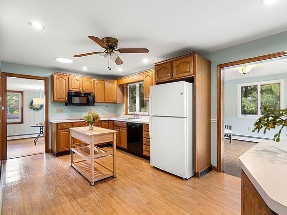 3rd image of 465 Wood Ln