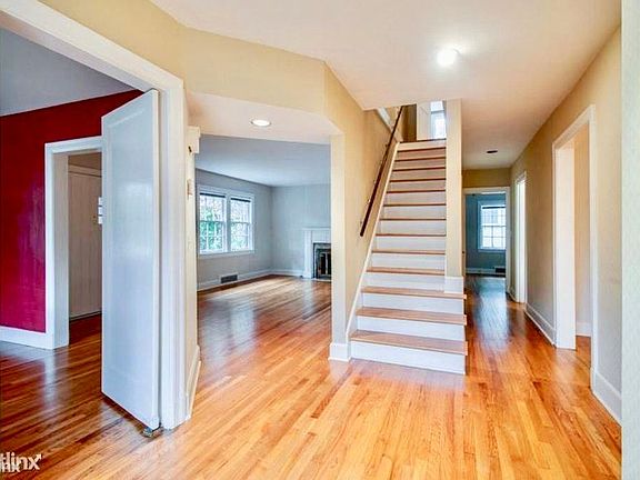 3rd image of 4019 Woodmont Blvd