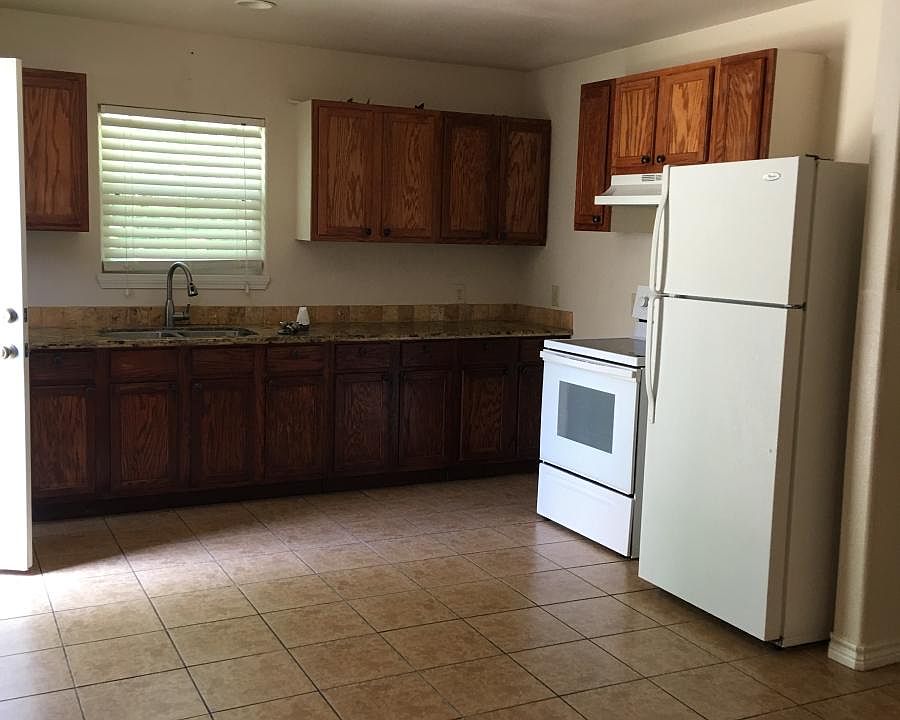 Livingroom and kitchen