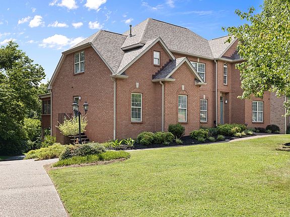 3rd image of 812 Lynn Dr