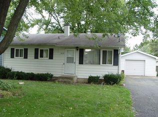 1519 Monroe St, Lake In The Hills, IL 60156