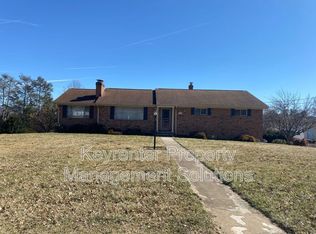 230 Dominion Dr, Waynesboro, VA 22980