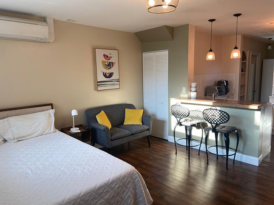 1st image of 945 11th St N #1