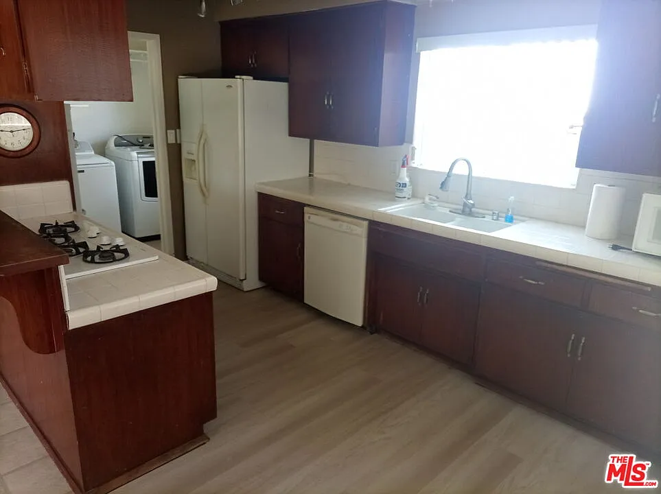 4 bed, 2.0 bath, 1710 sqft, $3,700 — Photo 4