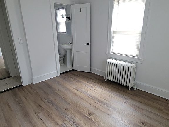 4th image of 14 E Devonia Ave #1