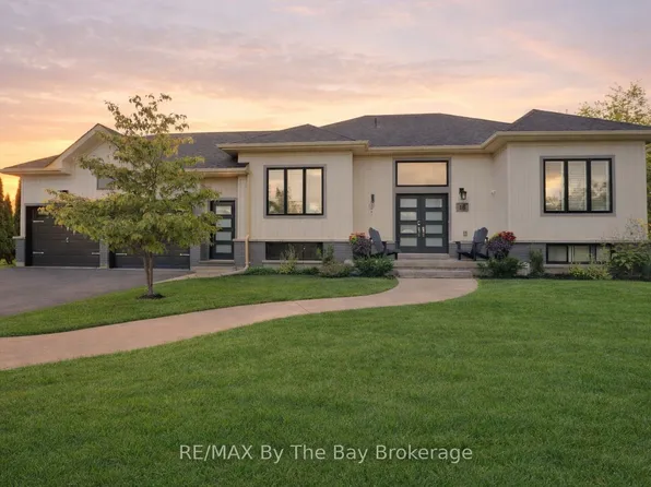 18 Maple Dr, Wasaga Beach, ON L9Z 0A7