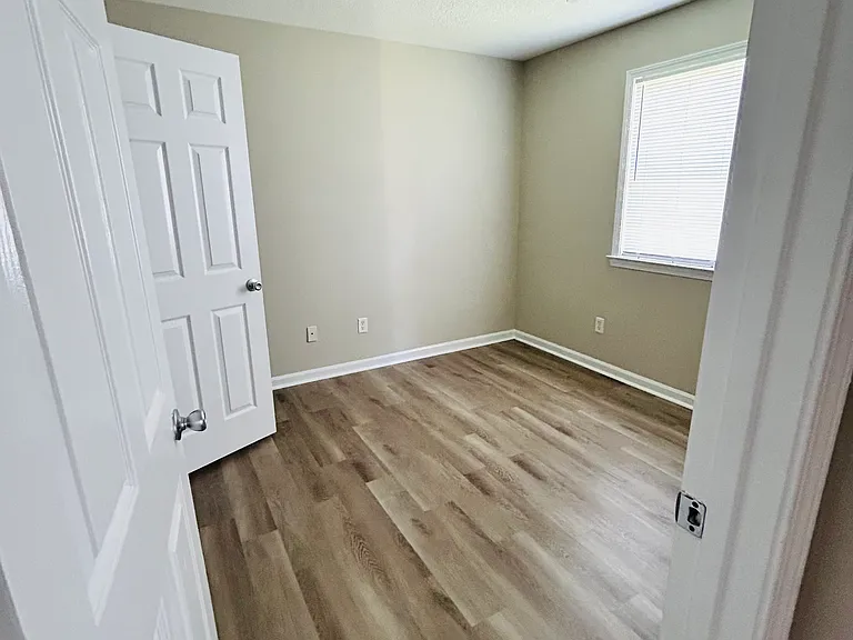 205 Kentshire Ln — Photo 7