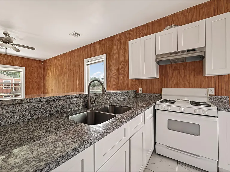 5220 Simsbrook Dr — Photo 11