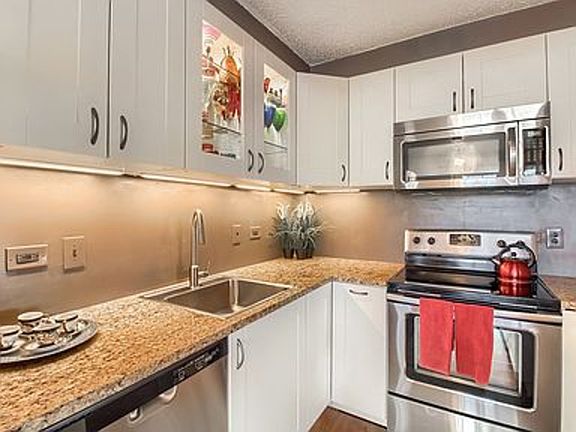 4th image of 1366 N Garfield St APT 102