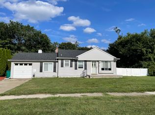 22420 Lilac St, Farmington, MI 48336