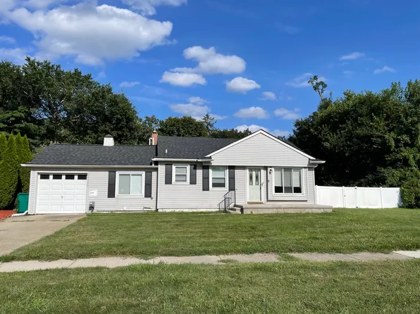 22420 Lilac St, Farmington, MI 48336