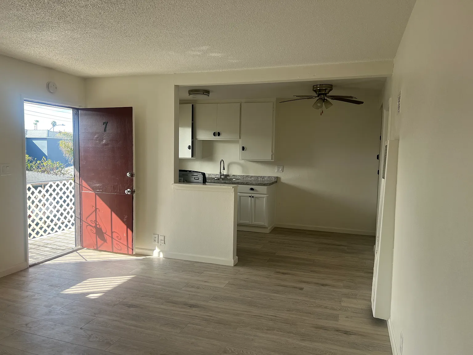 1 bed, 700 sqft, $1,800 — Photo 4