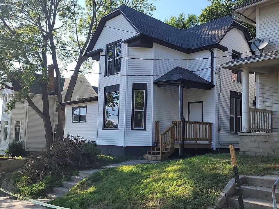 1st image of 105 14th St