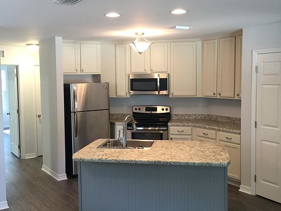 3rd image of 601 Powell Dr
